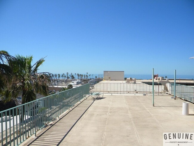 Building Photo - 2Bd 2Ba Spacious Newport Bay Front Condo
