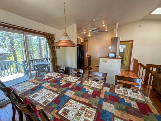 Building Photo - Rental In Munds Park
