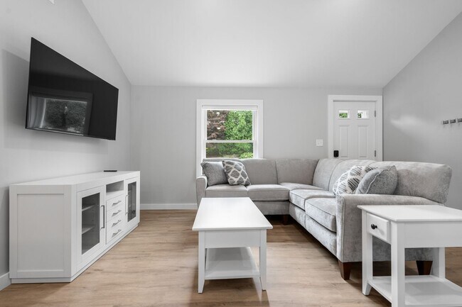 Building Photo - Newly renovated Winter Rental between Long Beach and Good Harbor!