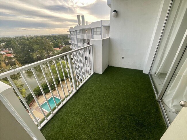 Building Photo - 1200 NE Miami Gardens Dr