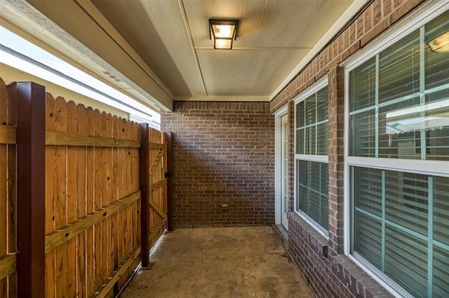 Building Photo - 831 Summercreek Dr