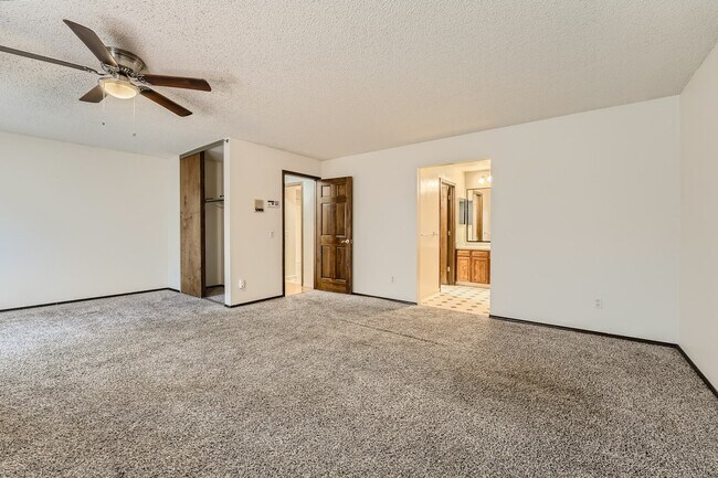 Building Photo - 6367 S Emporia Cir