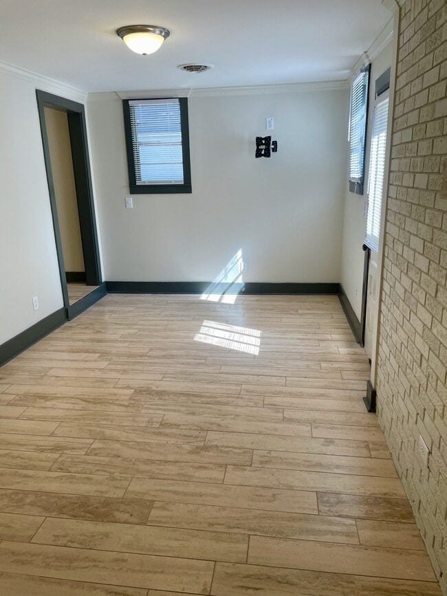 Building Photo - 1155 W Jackson St