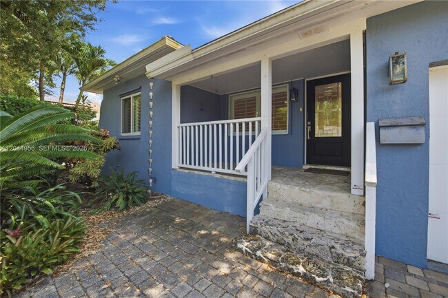 Building Photo - 7220 SW 53rd Ct