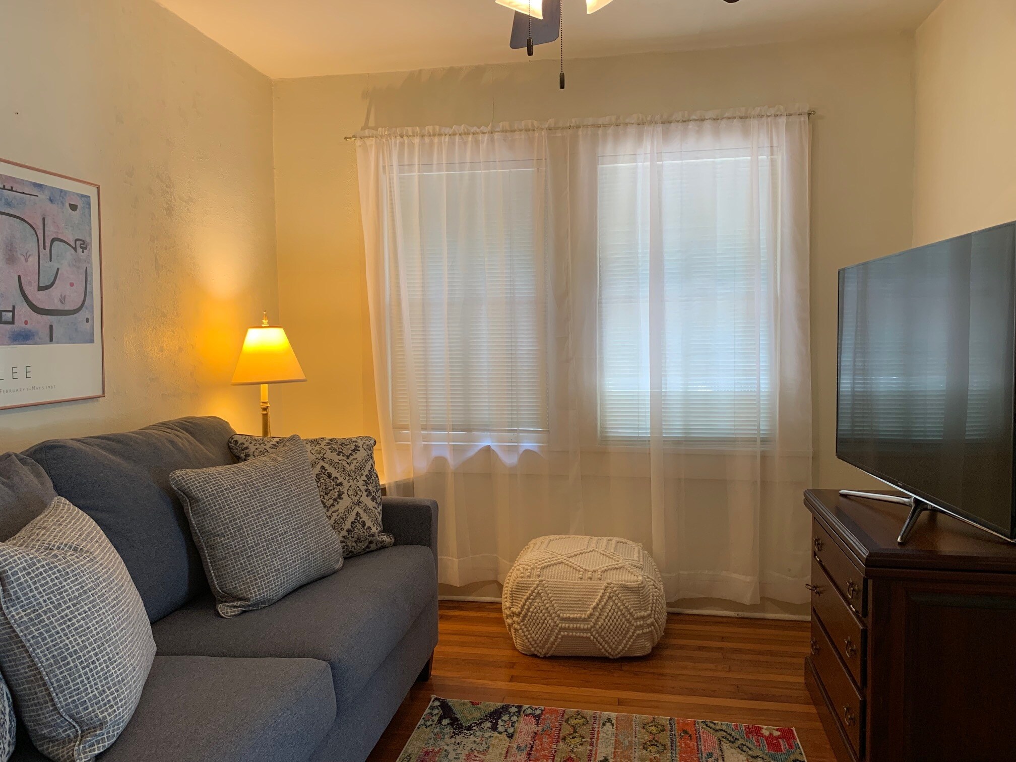 Living area with television - 4036 Saint Charles Ave