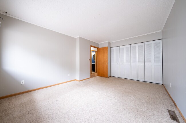 Building Photo - 2708 Terraceview Ct