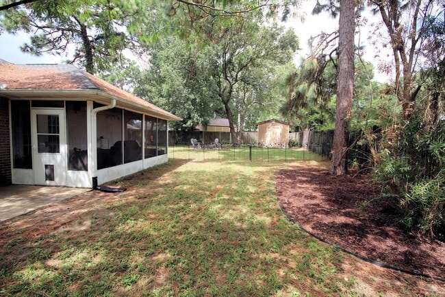 Building Photo - Lovely Cul-De-Sac Home in South Crestview
