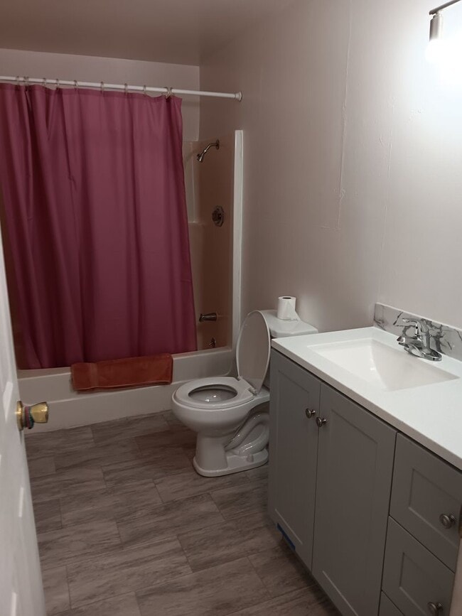 Building Photo - 3 Bed House in La Grande