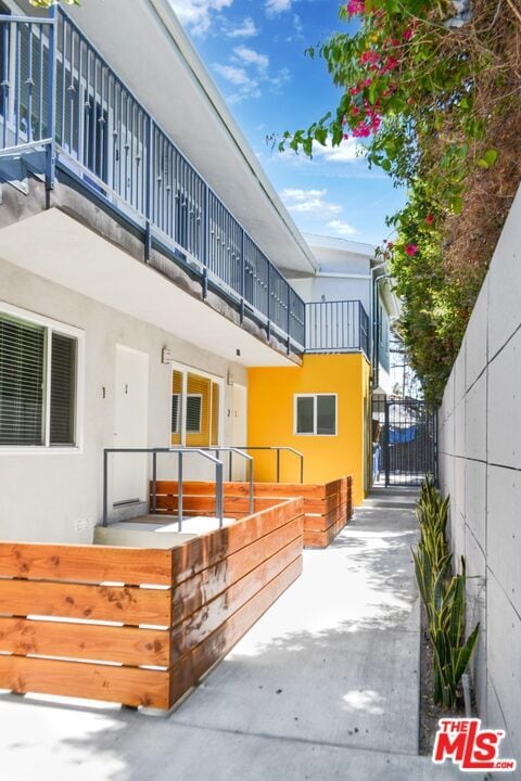 Building Photo - 1446 Cochran Ave
