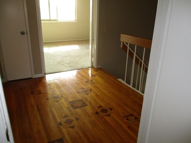 Building Photo - Rancho Bernardo 3 bedroom 2.5 bath Spaciou...