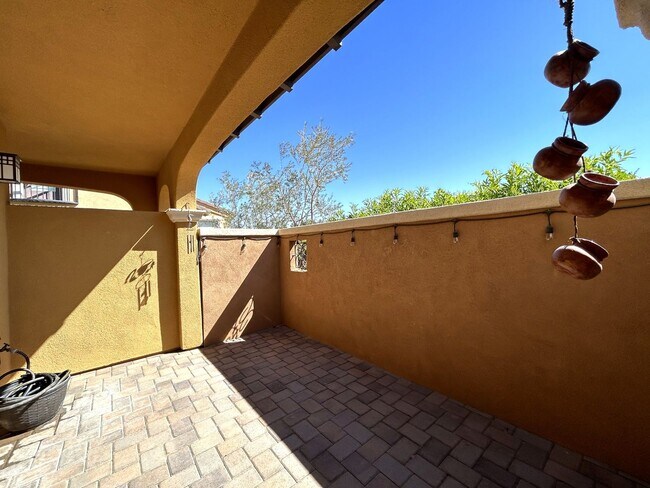 Building Photo - AVAILABLE NOW!! GORGEOUS 2 Bed 2.5 Bath Condo in La Quinta!