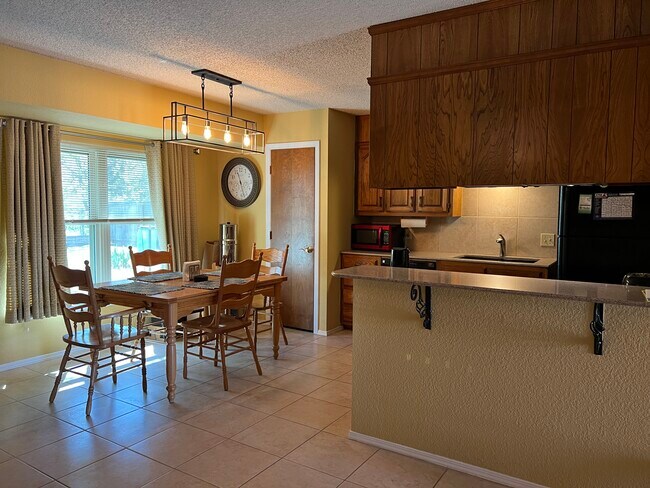 Building Photo - 2108 Selma Dr