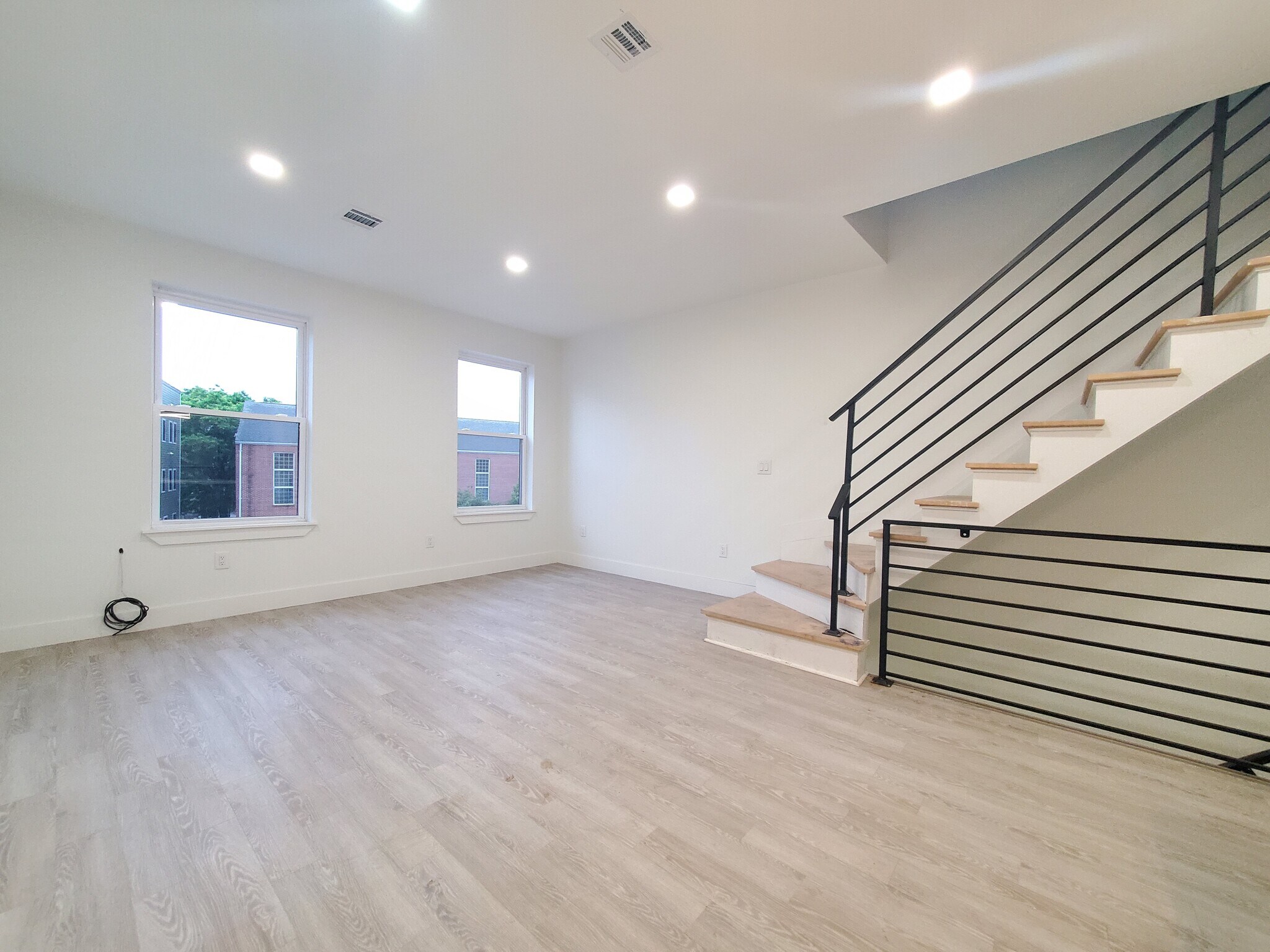 Building Photo - 670 Ocean Ave