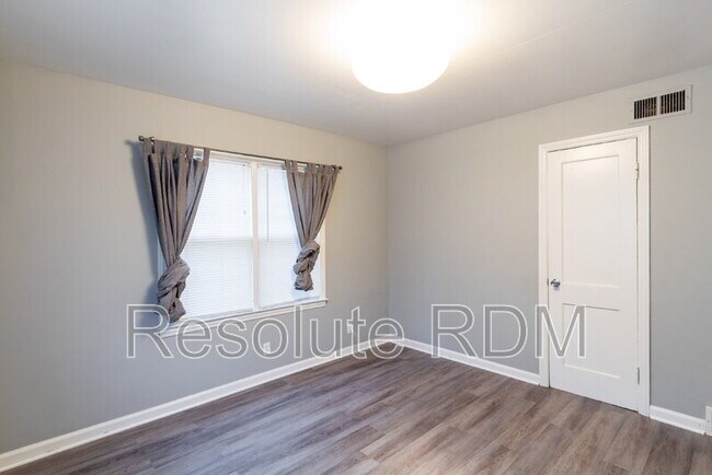 Building Photo - 1128 Sterling St