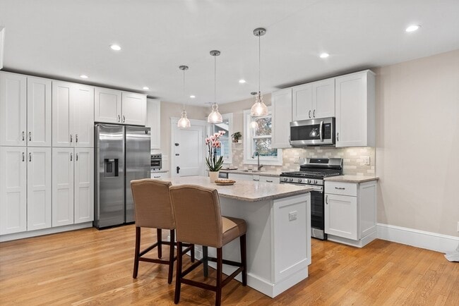 Building Photo - 14 Hood St