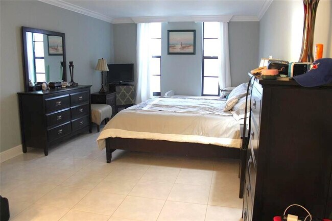 Building Photo - 1000 S Ocean Blvd