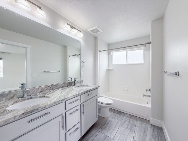 Building Photo - 3 Bed 3 Bath - Townhouse