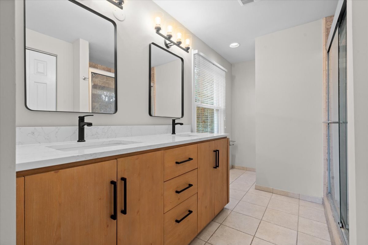 Building Photo - 5476 Van Ness Dr