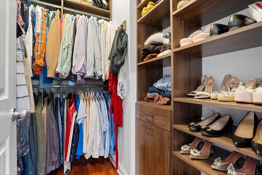 Building Photo - 1018 N Hermitage Ave