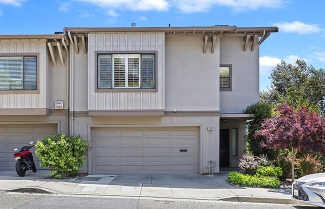 Building Photo - Spacious 4-Story Townhouse with Panoramic ...