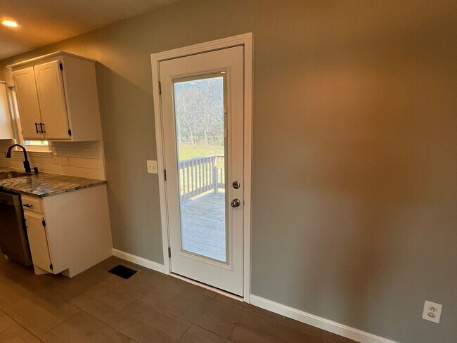 Building Photo - 204 Homewood Dr