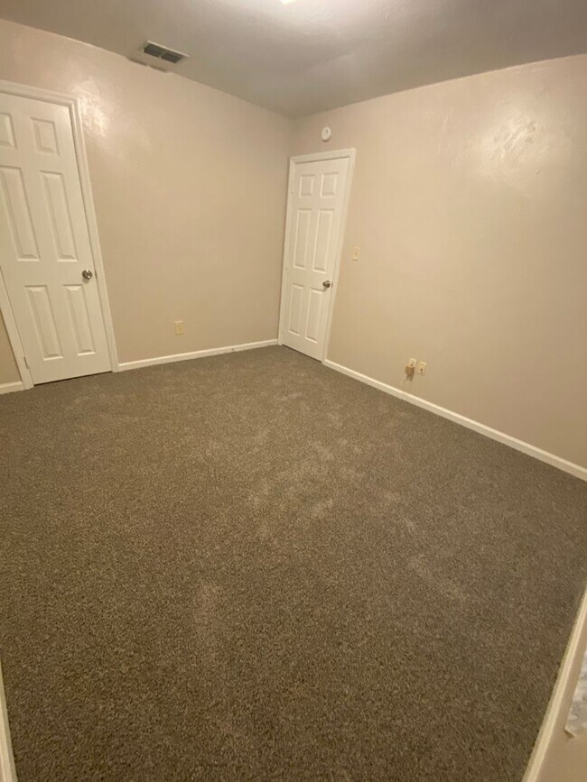 Building Photo - 3701 Bentley Dr