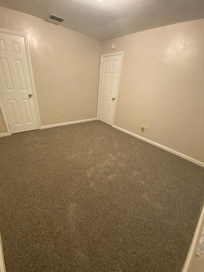 Building Photo - Sprawling home in NW Tallahassee