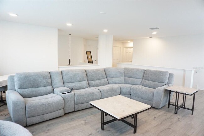 Building Photo - 5732 Newberry Pnes Ave