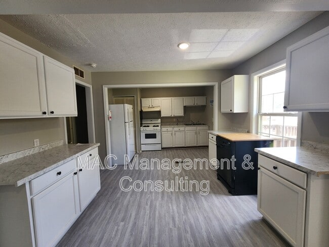 Building Photo - 1325 Virginia Ave