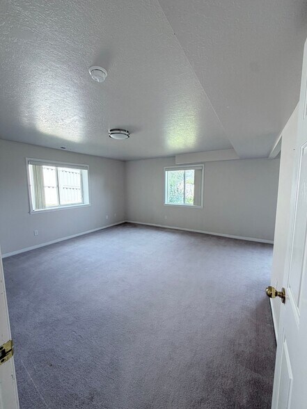 Building Photo - 10177 S Silver Streak Dr