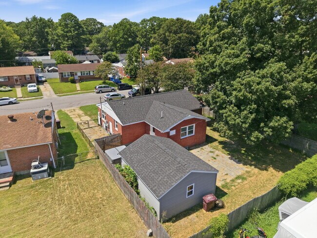 Building Photo - 1305 Yeadon Rd