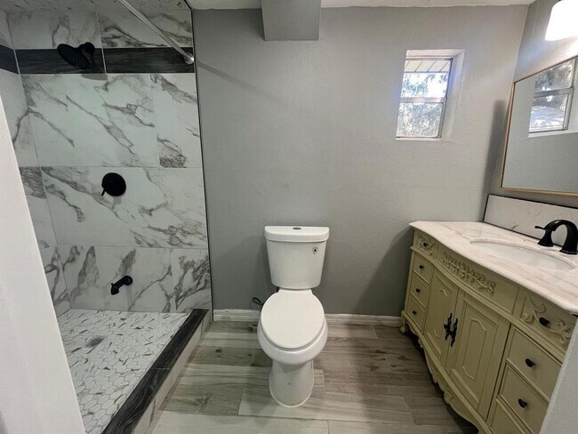 Building Photo - 1400 Dakota Ave