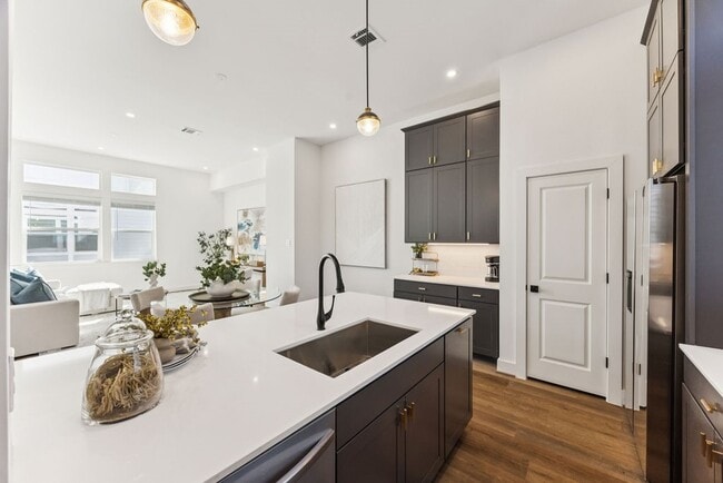 Building Photo - 2125 Hoskins Dr