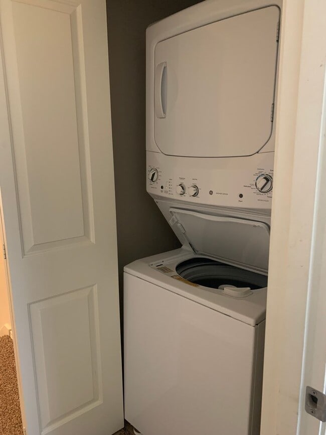 Building Photo - 363 SW Garfield