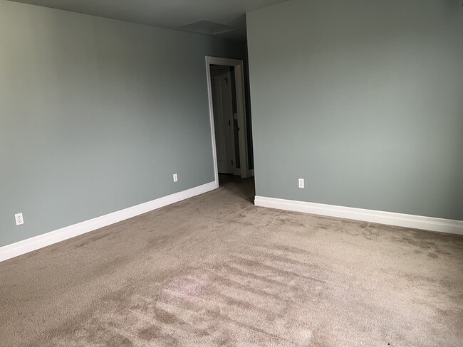 Building Photo - 1526 NE Market Dr