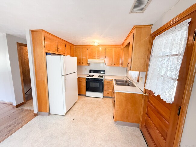 Building Photo - 541 Burritt St