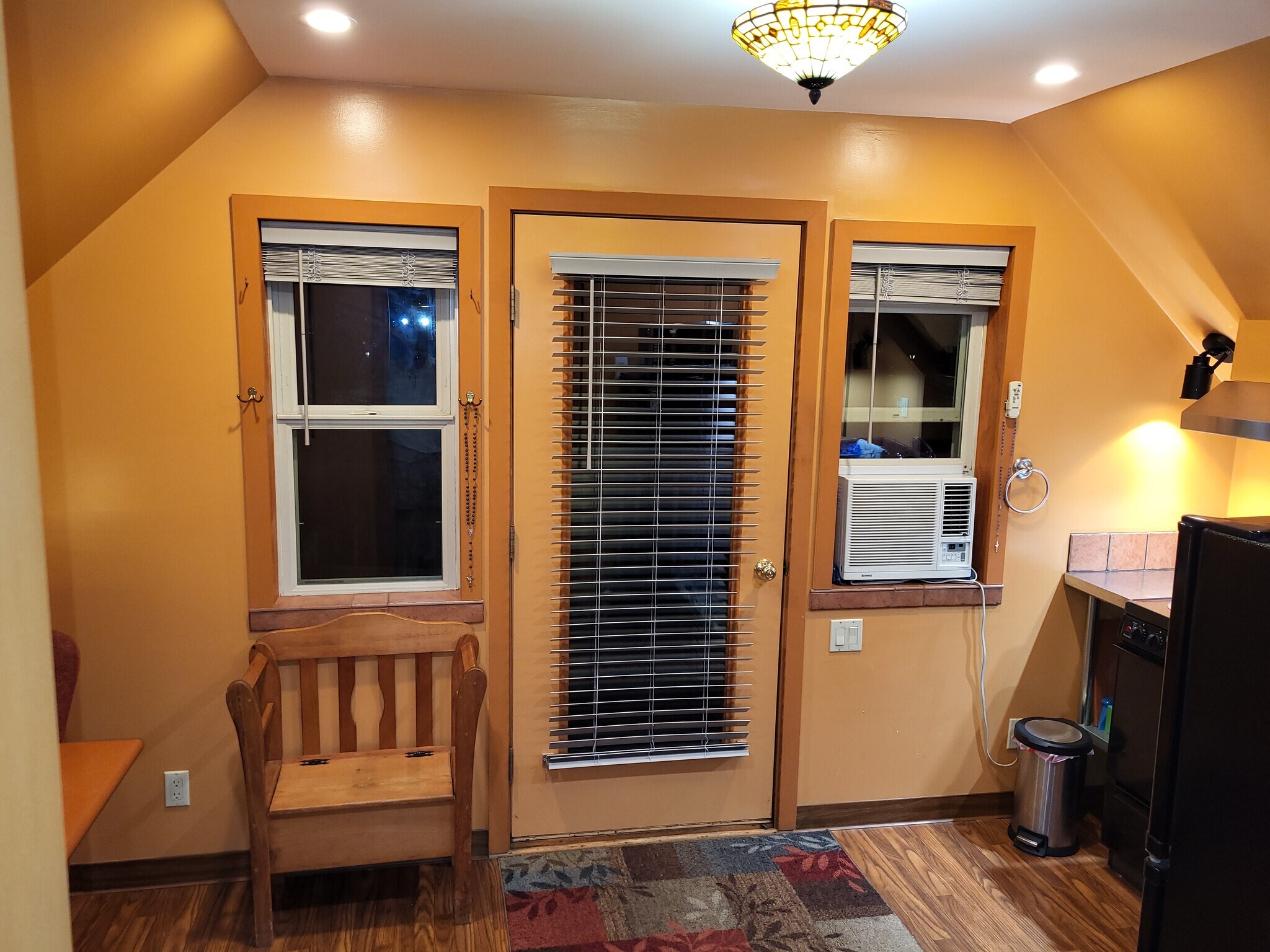 Building Photo - 555 School House Rd