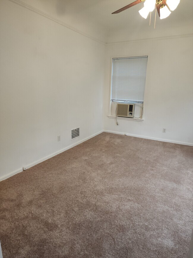 447 OAK APT H BEDROOM - 447 N Oakhurst Dr