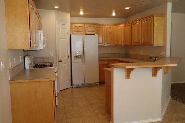Building Photo - Canfield Park!