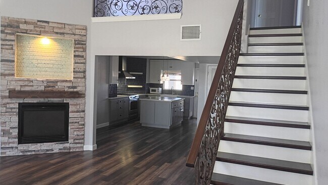 Building Photo - Charming Home