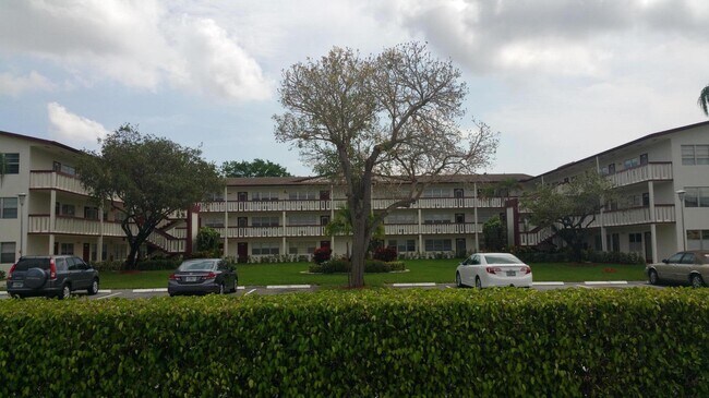 Building Photo - 68 Fanshaw B