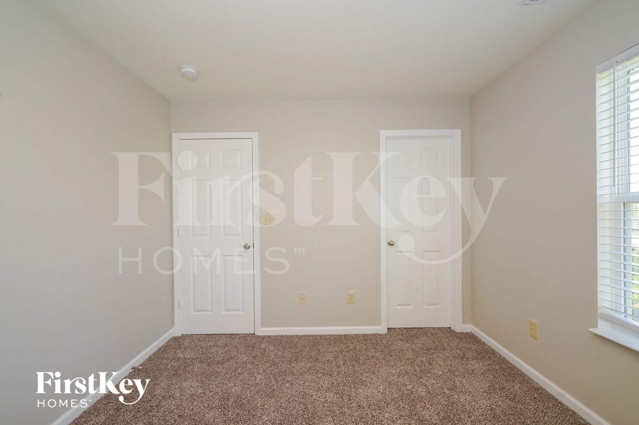 Building Photo - 2217 Hampton Dr
