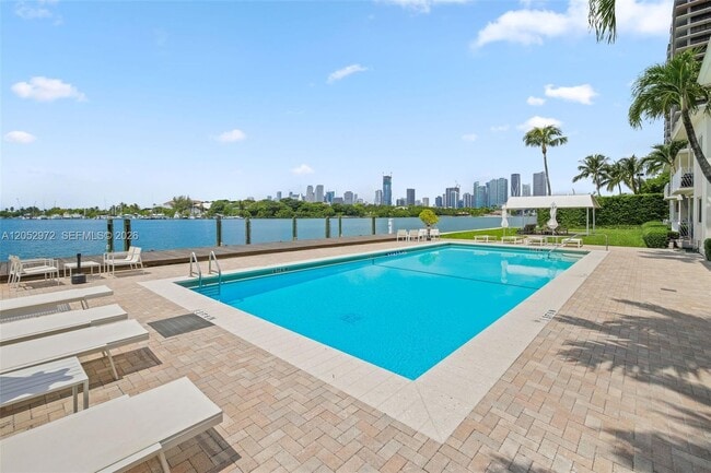 Building Photo - 1100 Venetian Way