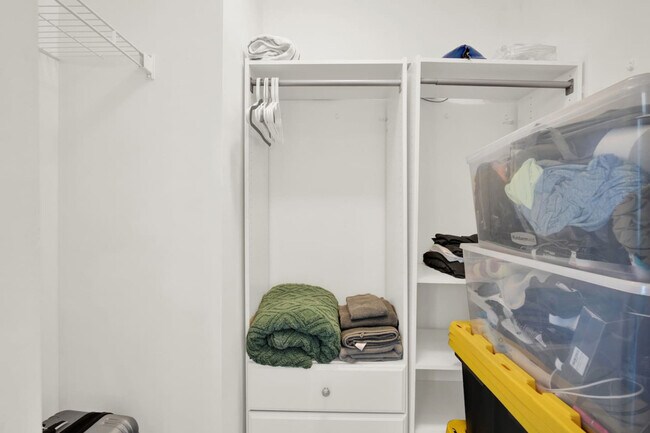 Building Photo - 121 NE 34th St