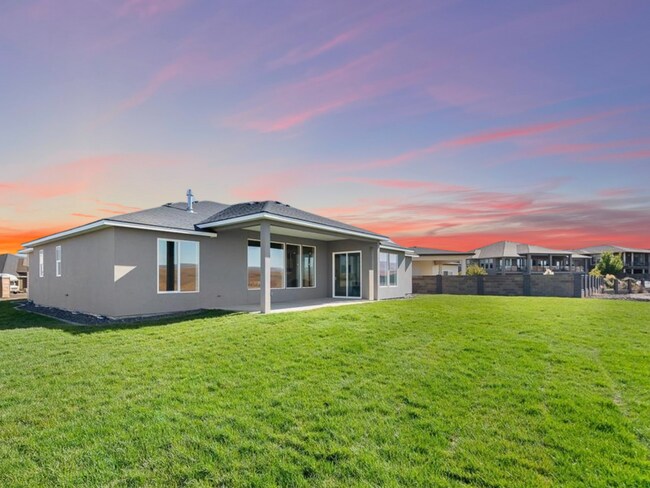Building Photo - Move in ready luxury home!