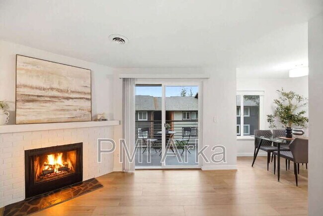 Building Photo - 12107 NE Bel Red Rd