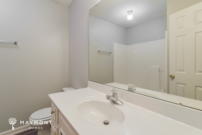 Building Photo - 975 Eastern Oaks Dr
