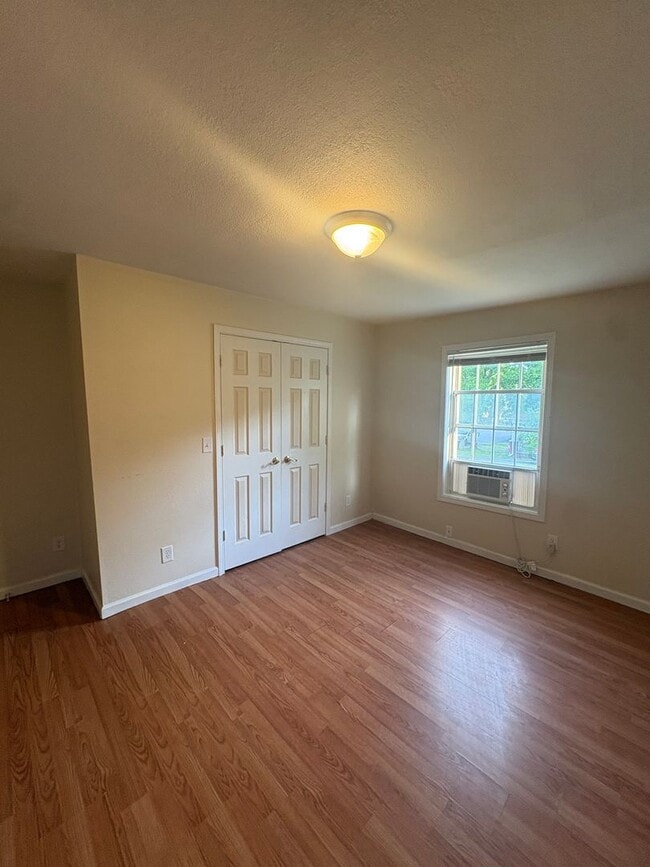 Building Photo - Etowah 37331 - Now available, 1-bedroom, 1-bath apartment conveniently located in Etowah! - Conta...