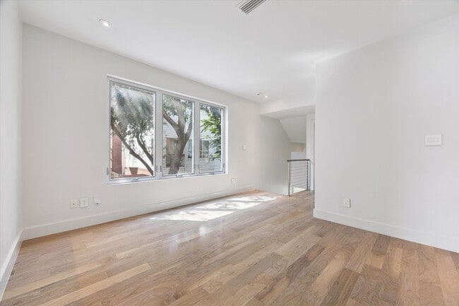 Building Photo - 1222 Marconi St