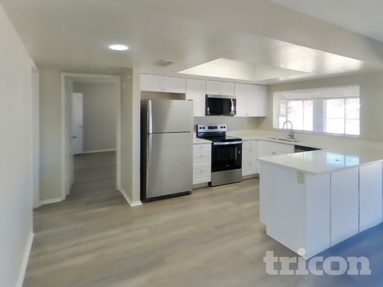 Building Photo - 10906 W Calle del Sol